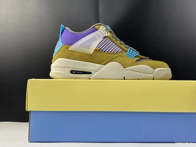 4 Air Moss Desert DJ5718-300 x SP Jordan Union 1101